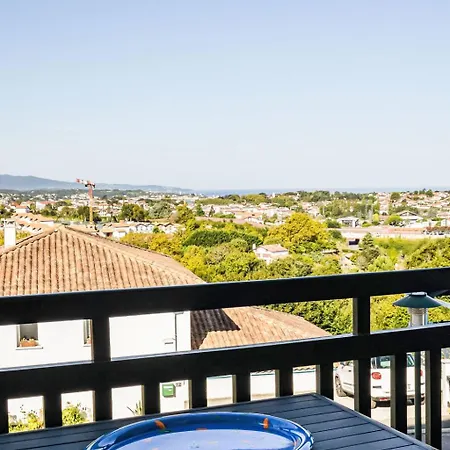 Apartment Les Hauts De Loraldia By Interhome